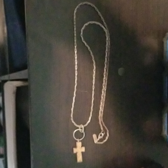 Cross emblem necklace - Picture 2 of 2